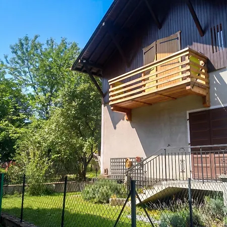 Confortable A Taninges, 25 M² Avec Vue Sur Jardin 아파트